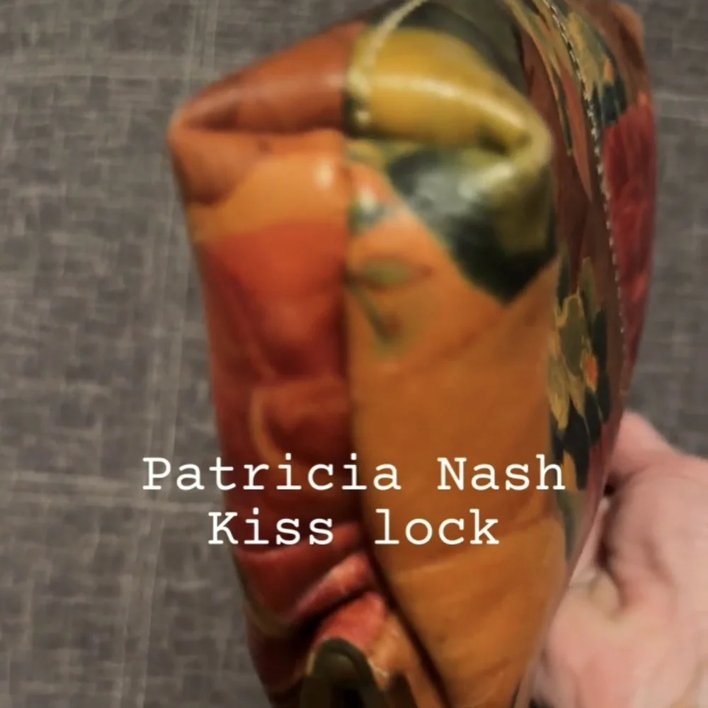 Patricia Nash Floral Leather Kisslock Medium Clutch in Red and Green EUC - Picture 4 of 8